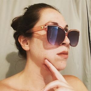 Meet your Posher, Julia